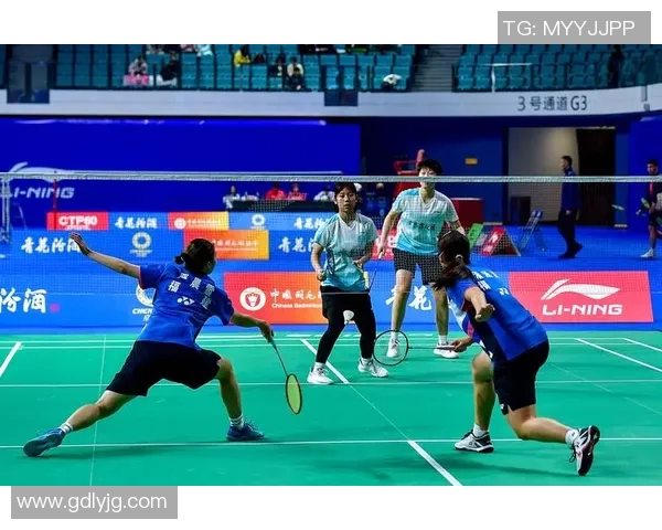成都羽毛球队整体表现分析：压制与失误的双重影响探讨