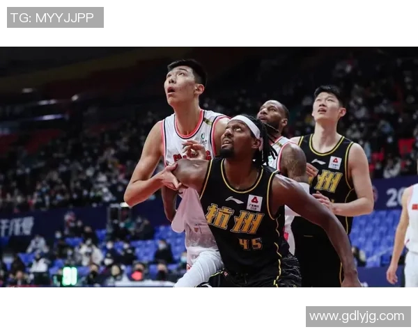 重庆篮球队与杭州篮球队赛后分析实力对比与战术探讨 重庆篮球队与杭州篮球队赛后分析实力对比与战术探讨