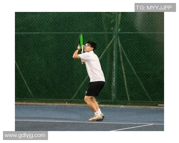 赛后分析:北京网球队与深圳网球队的默契配合与战术探讨 赛后分析:北京网球队与深圳网球队的默契配合与战术探讨